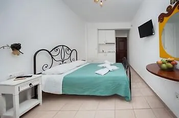 Depis Place & 2* Naxos City